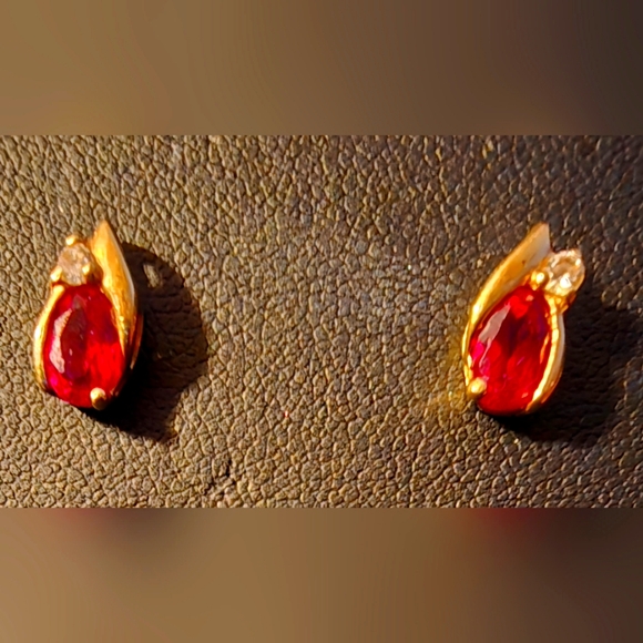 Ruby stud earrings - Picture 2 of 4
